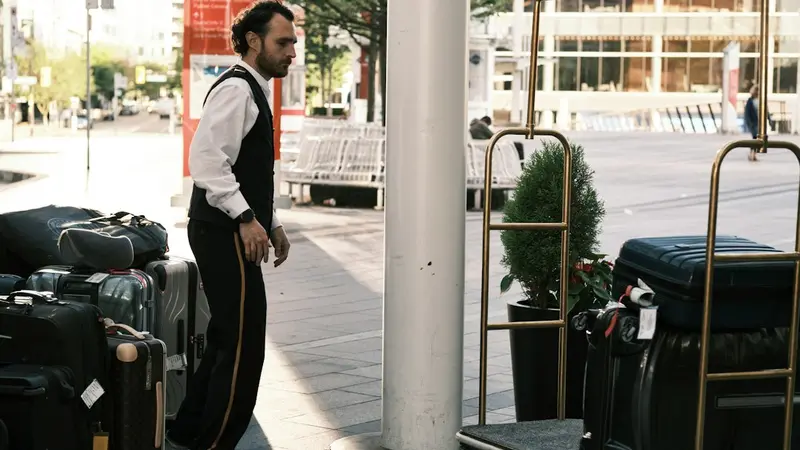 Do Airlines Check Personal Item Size at the Gate